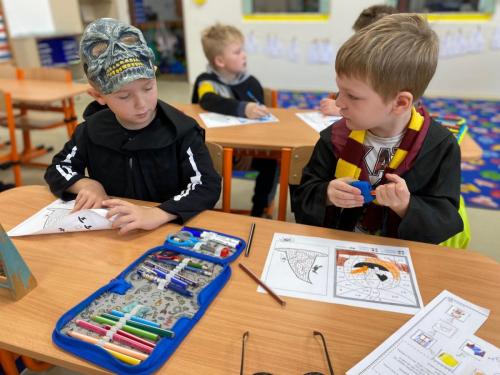 12 strasidelne dopoledne prvnacci