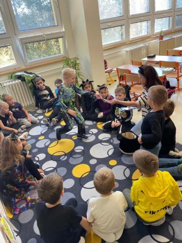 43 strasidelne dopoledne prvnacci