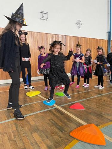 52 strasidelne dopoledne prvnacci