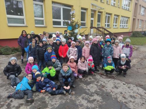 d024 - Zdobení stromečku ŠD