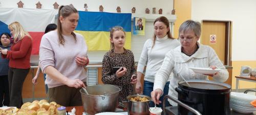 25 jidlo sblizuje 2025