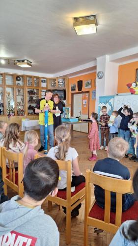 27 pasovani na ctenare