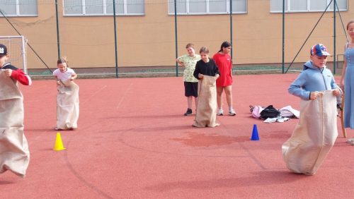 121 den deti 1 stupen