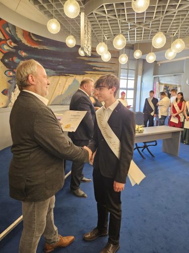 d064 - Šerpování deváťáků