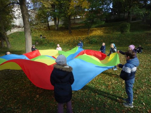 4 den stromu sd skritci