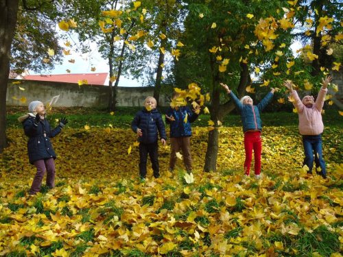 9 den stromu sd skritci