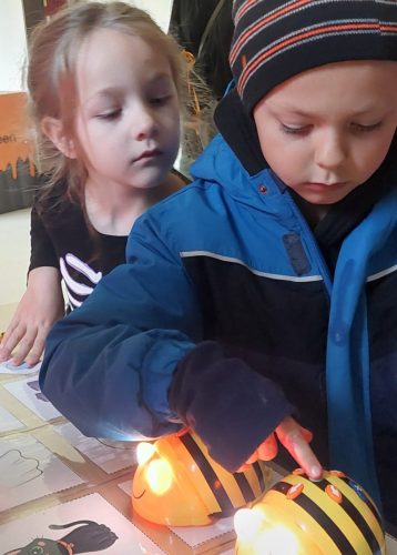 e015 - Halloweenská stezka odvahy 2025