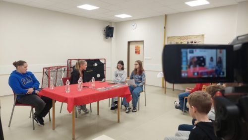 e022 - Návštěva florbalistek Bačových