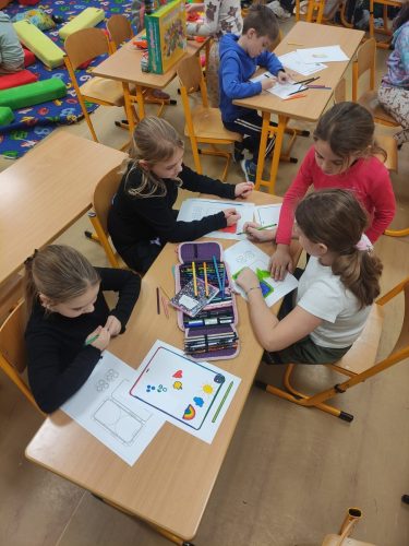 01 cestovatele zima SD