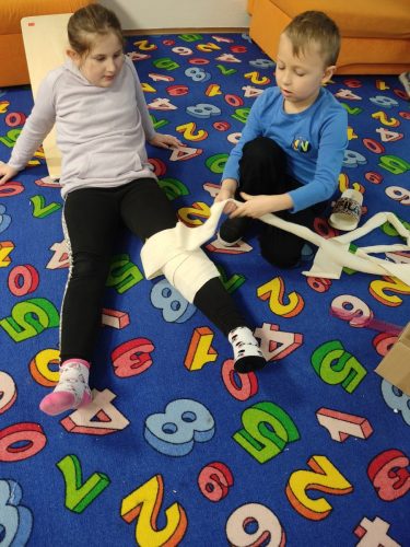 04 cestovatele zima SD