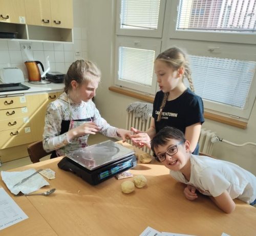 11 peceni brezen 2026