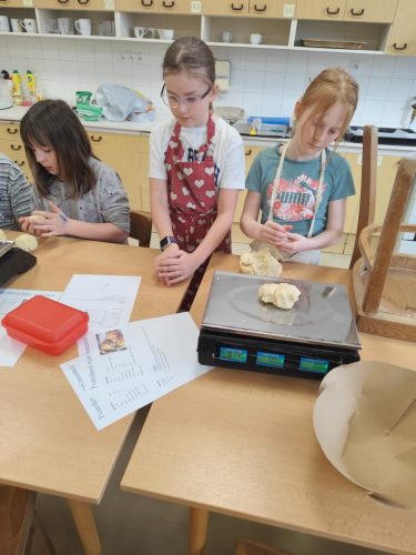 13 peceni brezen 2026