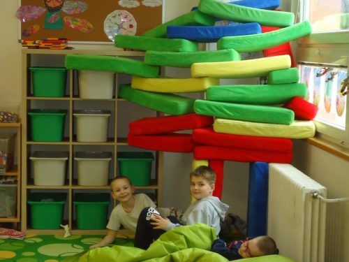 10 brezen skritci sd