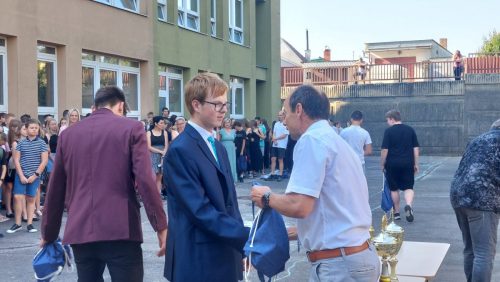 43 zakonceni 2026